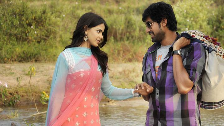 Genelia D’Souza Caught Rana Daggubati Hand Near River In Naa Ishtam